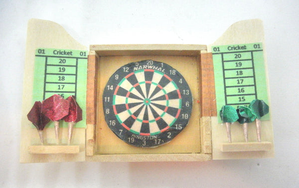 Miniature dart board