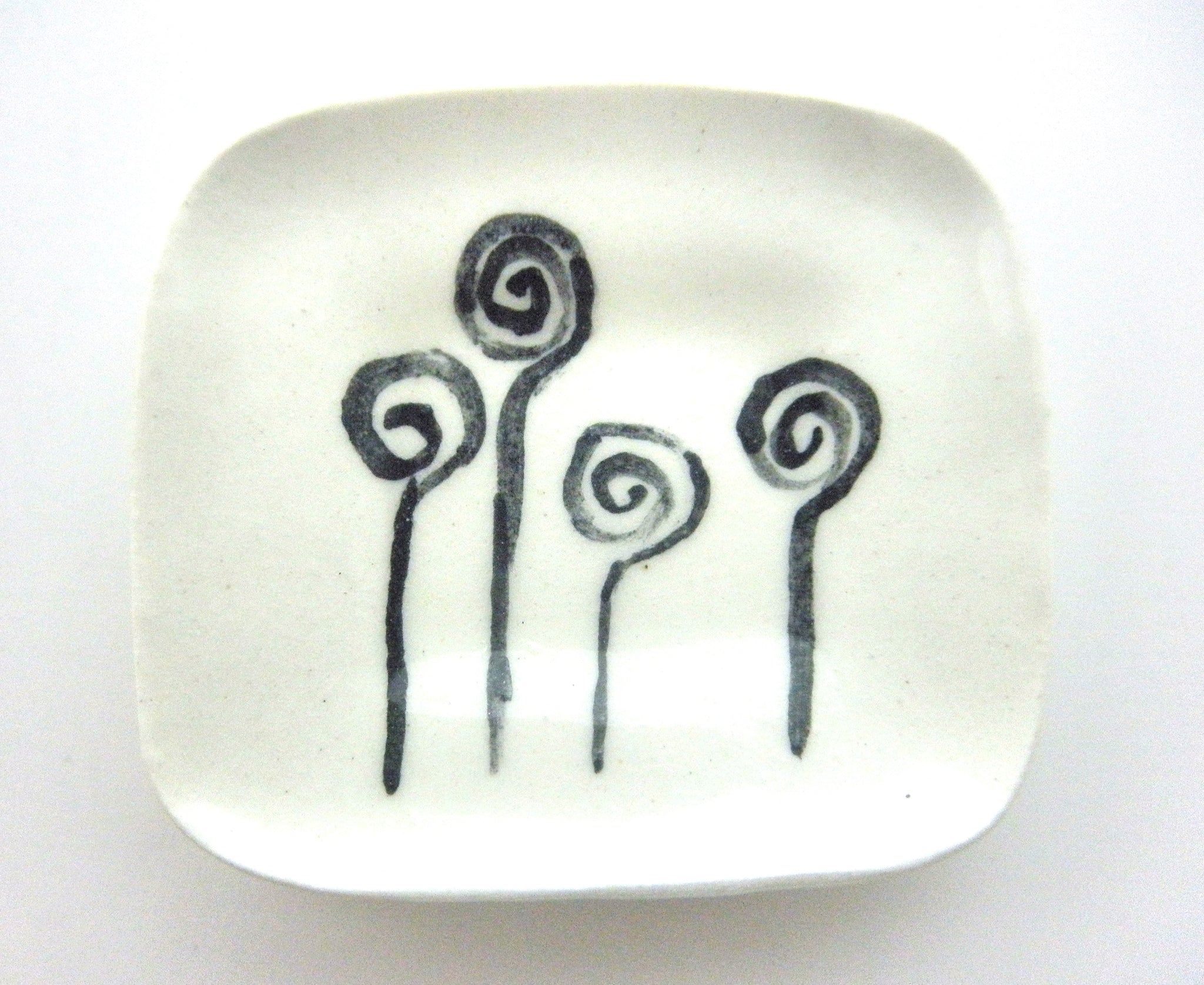 Miniature ceramic plate - 4 Fern fonts