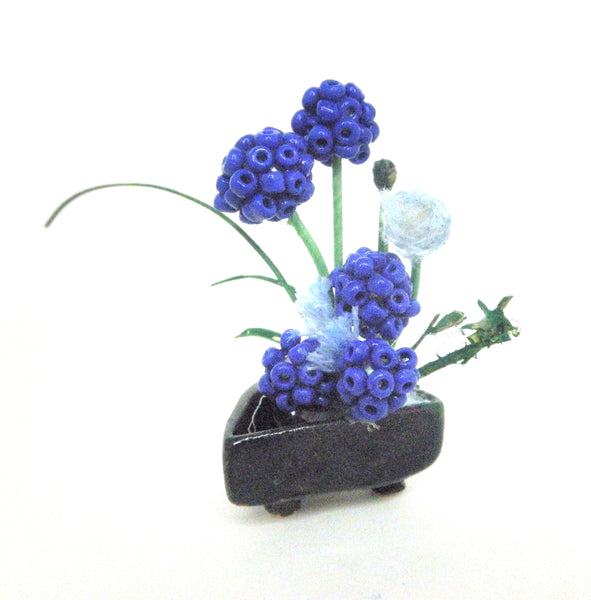 Miniature Ikebana Flower Arrangement – Beaded Flowers in Ceramic vase