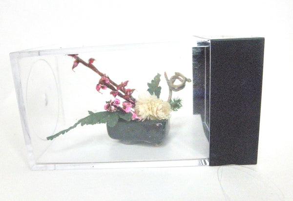 Miniature Ikebana Flower Arrangement – Fern and pink Flowers in Ceramic vase
