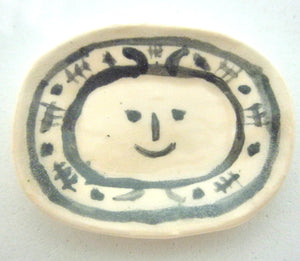 Miniature Picasso inspired ceramic plate - beige faun