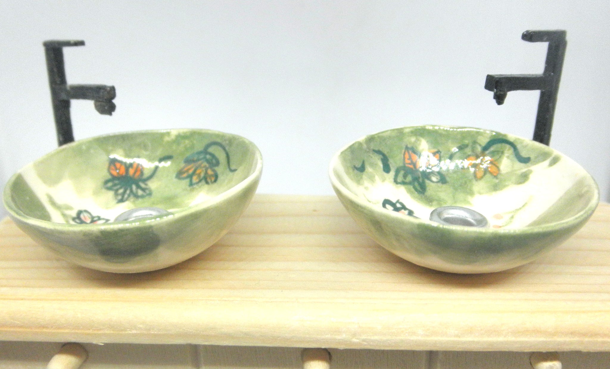 Set of 2 Vessel sinks 1/12th green with flowers