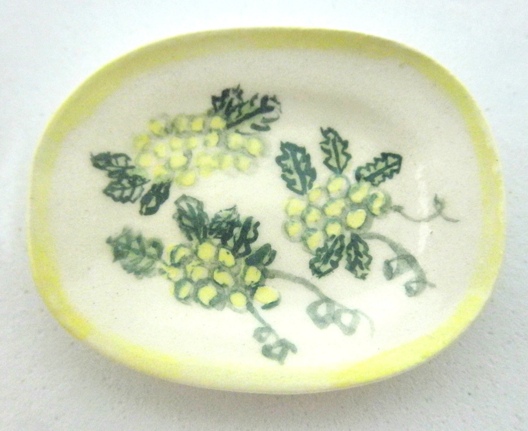 Miniature Majolica ceramic plate with yellow grapes