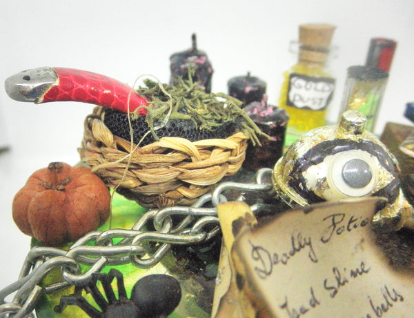 Miniature Halloween witch table #2