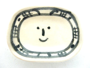 Miniature Picasso inspired ceramic plate - beige faun