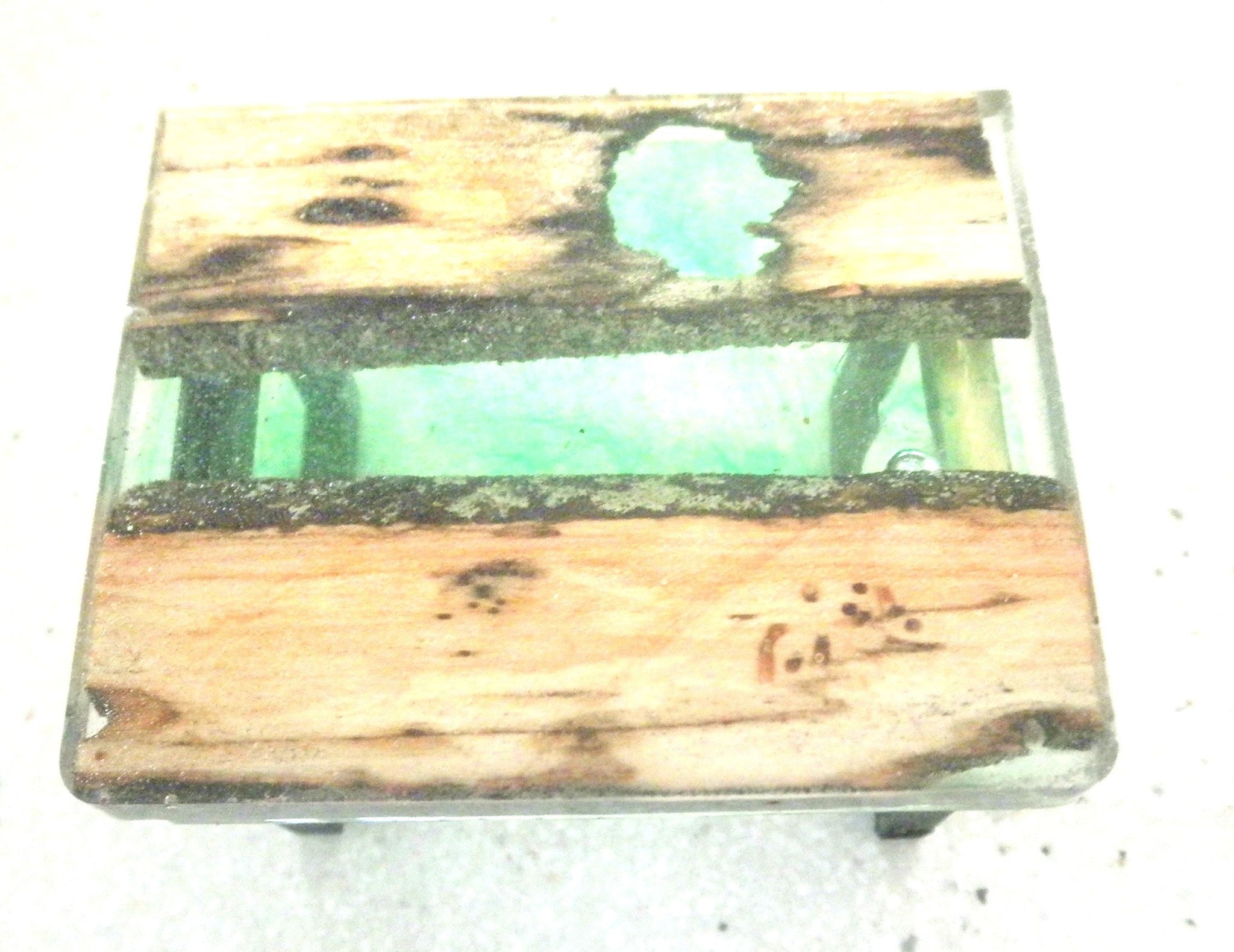 Miniature occasional table resin and wood 1/12th - green