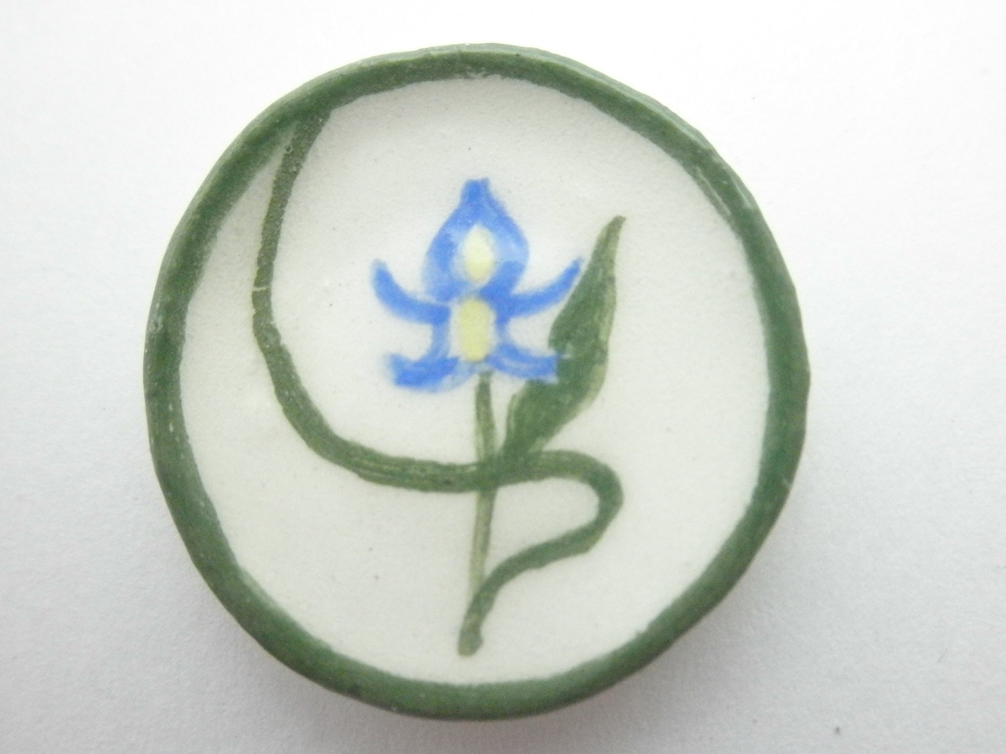 Miniature ceramic plate iris