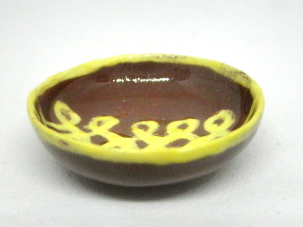 Miniature Pennsylvania slipware bowl - interlaced loops
